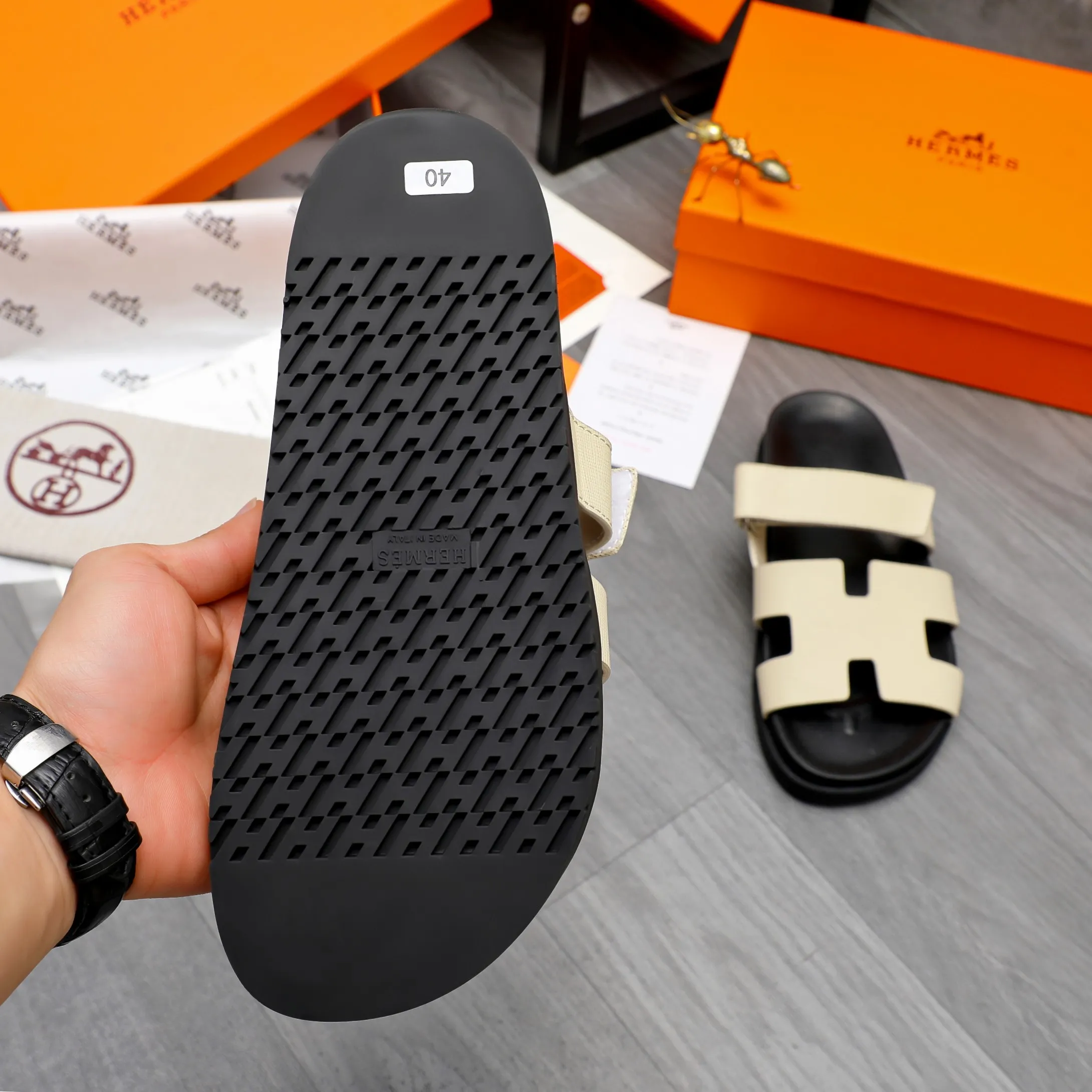 Men's shoes 💰340 Product trademark: Hermes "Hermes" Couple's slippers Regular size: 36-46 Product material: Selected vertical grain cowhide upper, microfiber lining, original outsole